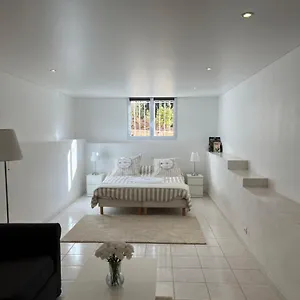 t3-avec-jardin-et-piscine-prive.fr-provencehotel.com/